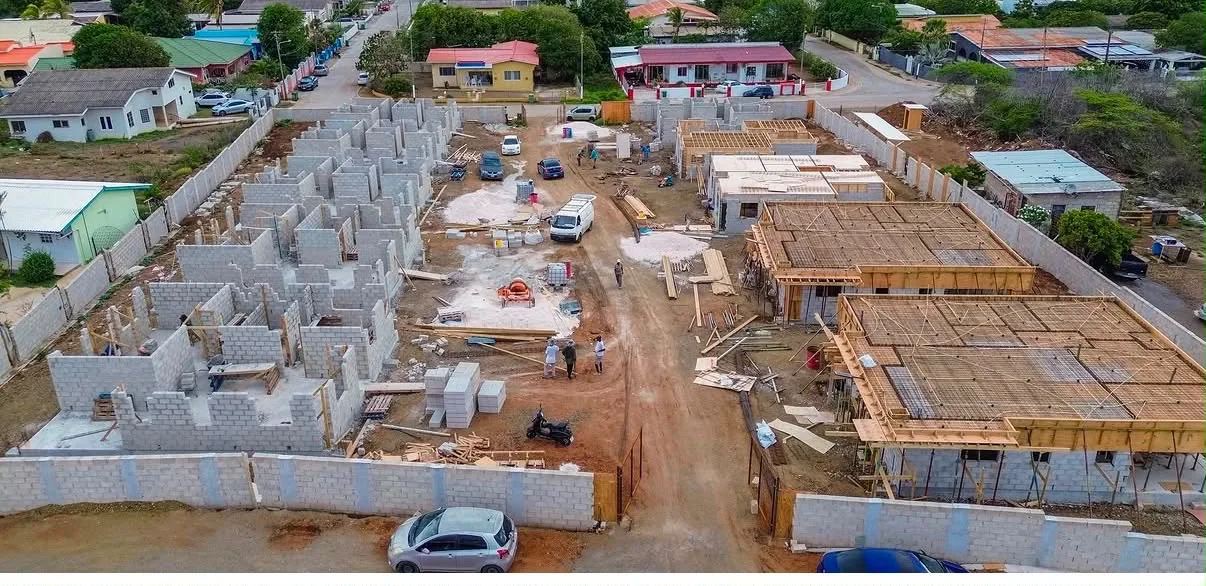 The first walls of Villa Mondi going up